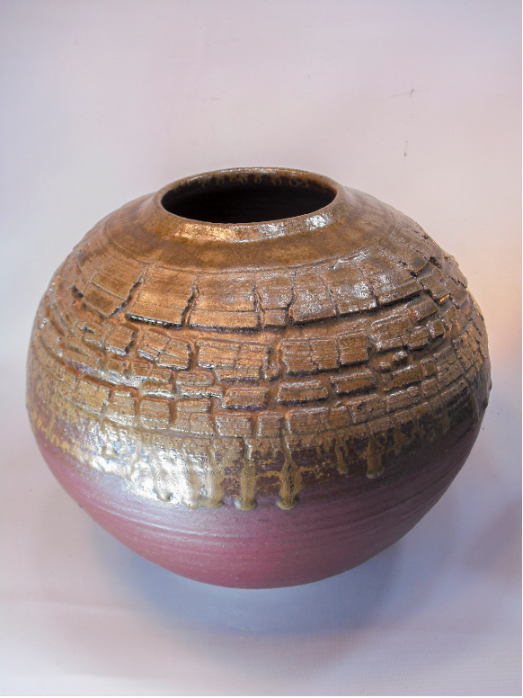 伝統工芸品「岡本焼」の壺の写真