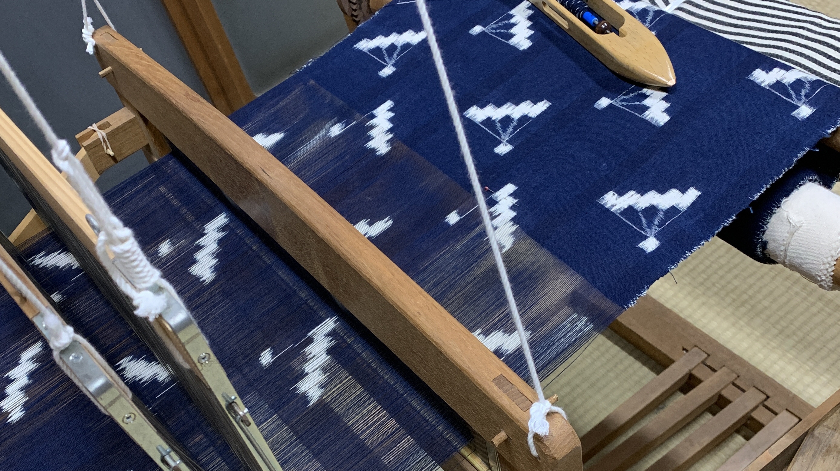 伝統工芸品「手織作州絣」の機織り扇柄
