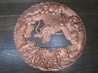 銅製の龍。