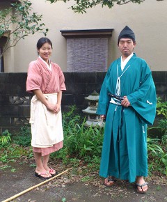 梓想庵店主の有本さんと又吉さん。