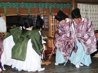 都々古別神社の御田植祭